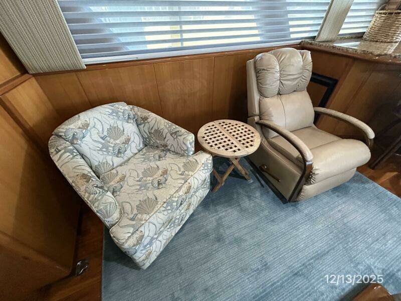 60' Jefferson salon starboard seating