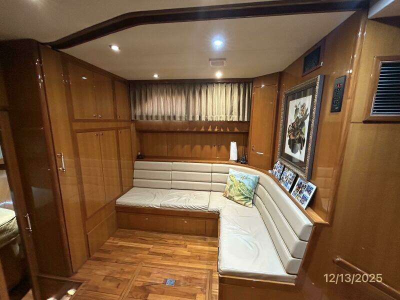 60' Jefferson office starboard