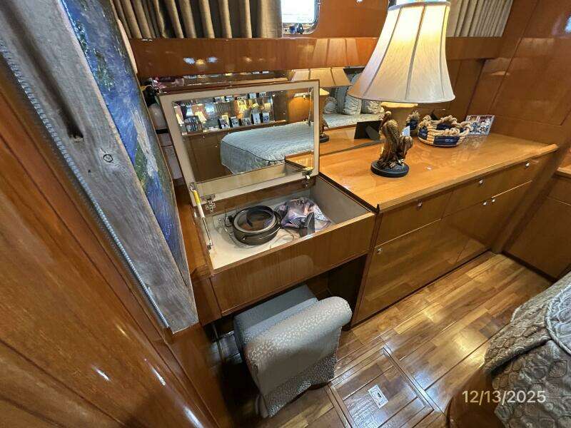 60' Jefferson master stateroom desk-vanity