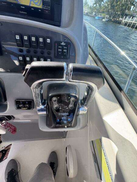 2014 Robalo R265