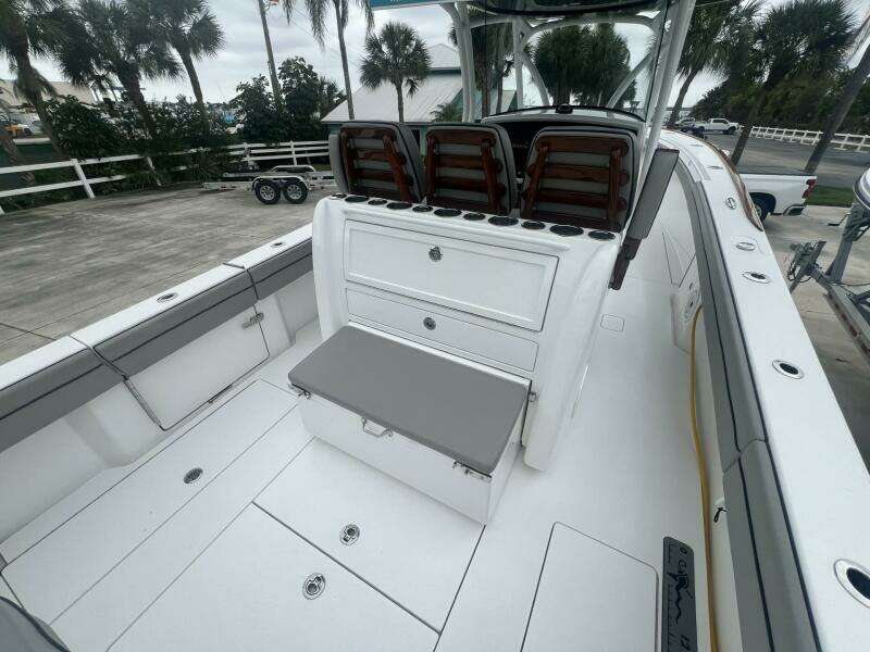 Valhalla 33 JUST ONE MORE - Seating