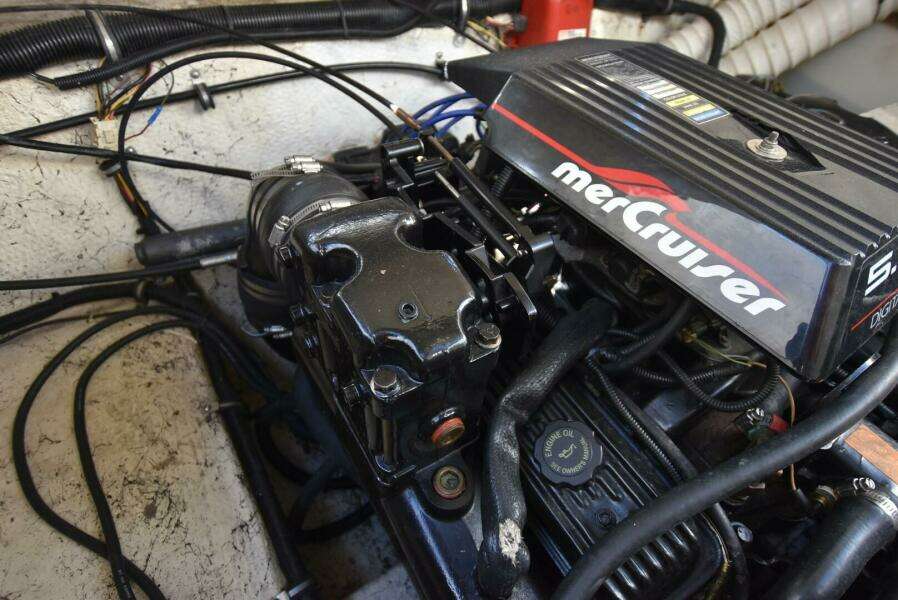 1999 Rinker Fiesta Vee 270