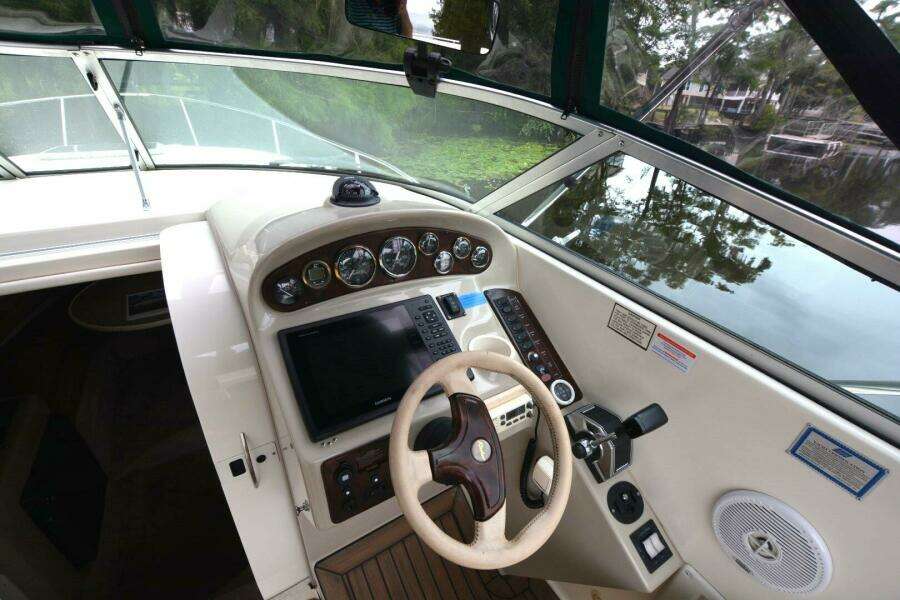1999 Rinker Fiesta Vee 270