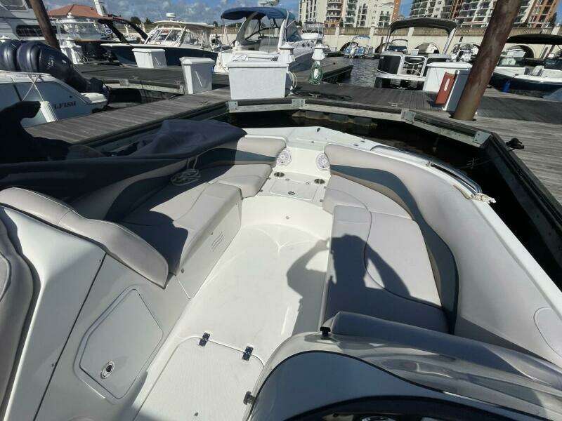 2917 Hurricane SunDeck Sport 202 OB