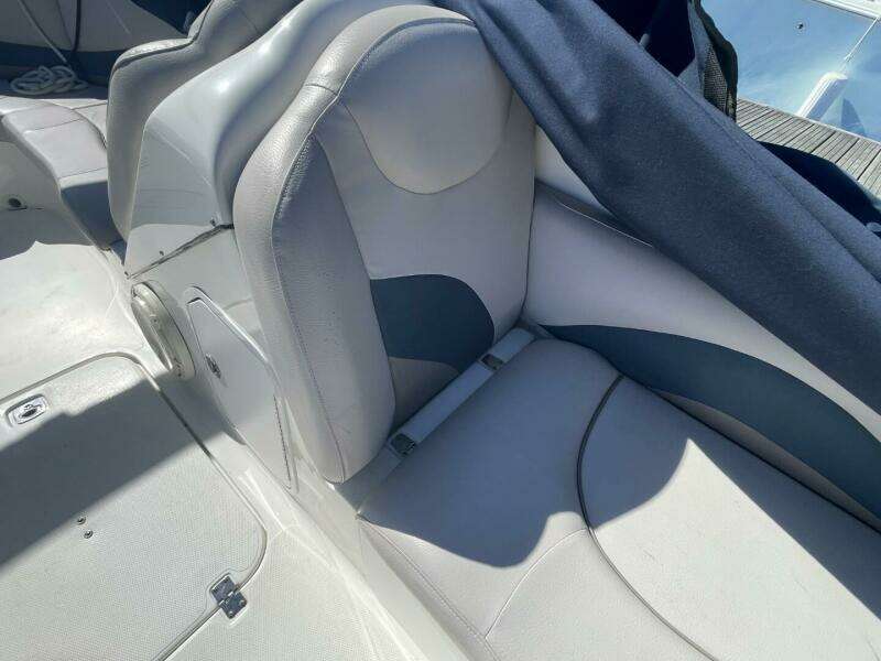 2917 Hurricane SunDeck Sport 202 OB