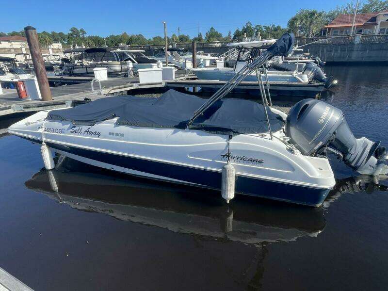 2917 Hurricane SunDeck Sport 202 OB
