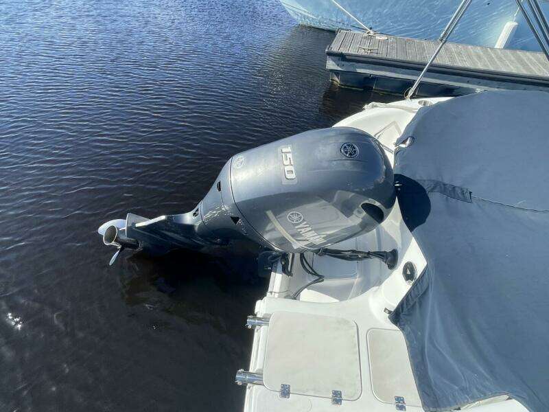 2917 Hurricane SunDeck Sport 202 OB