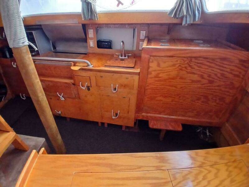 1976 Islander Freeport