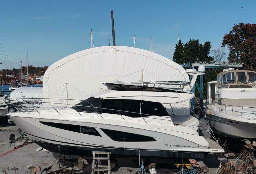 2021 Regal 42 Fly