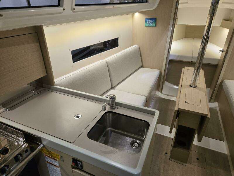 2021 Beneteau Oceanis 30.1