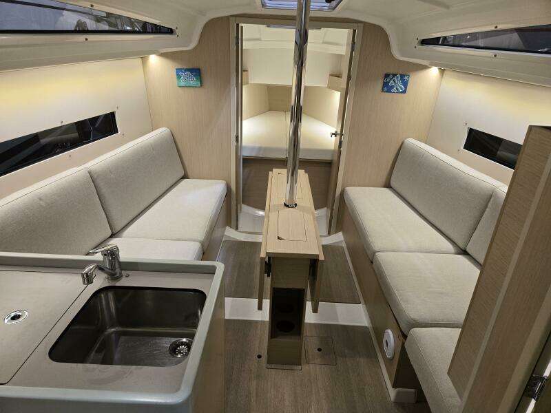 2021 Beneteau Oceanis 30.1