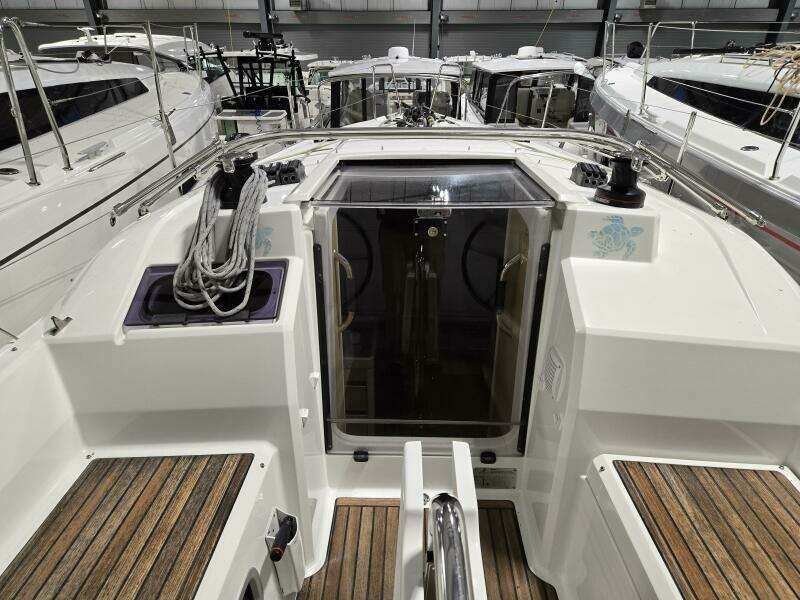 2021 Beneteau Oceanis 30.1