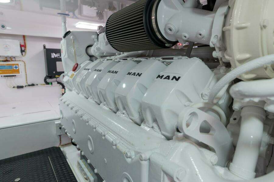 Viking 54 - Salty Dog -Engine Room