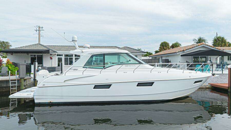 2012 Cruisers Yachts 48 Cantius