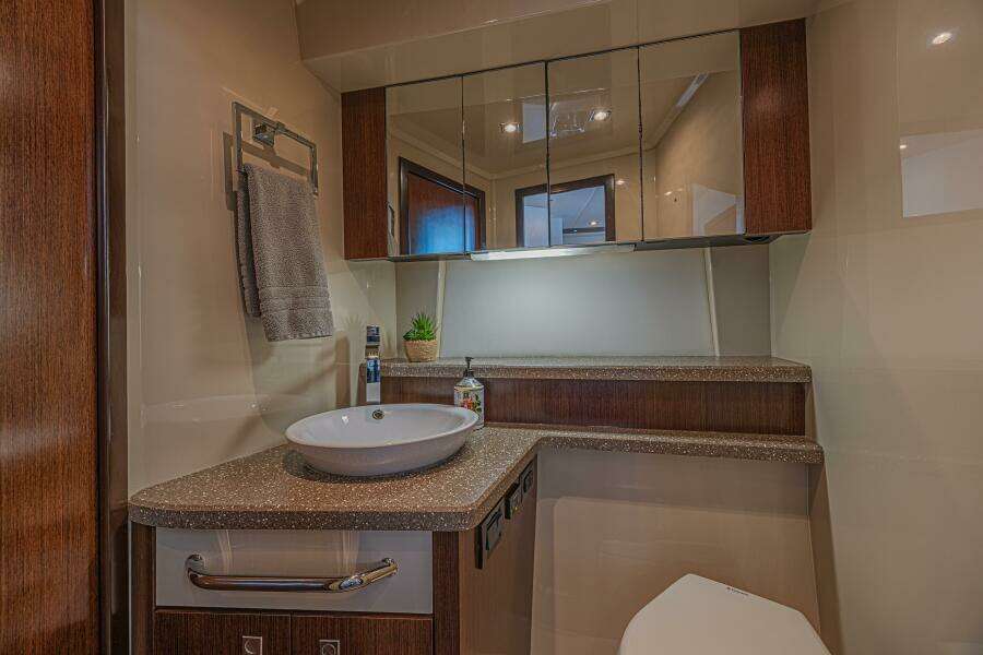 2012 Cruisers Yachts 48 Cantius