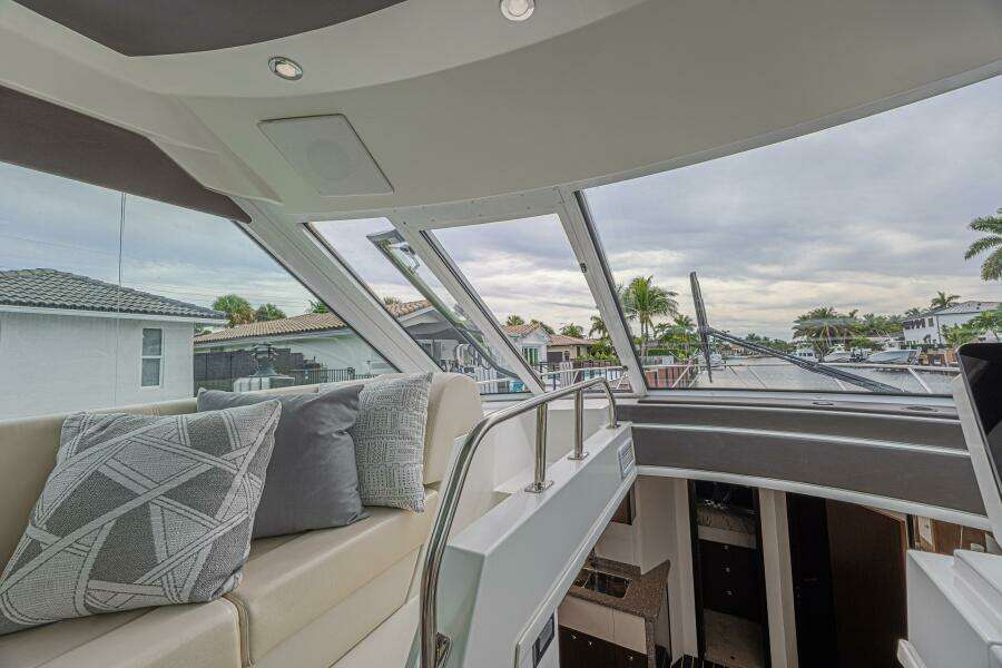 2012 Cruisers Yachts 48 Cantius