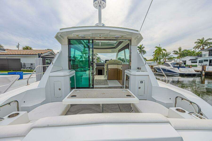 2012 Cruisers Yachts 48 Cantius
