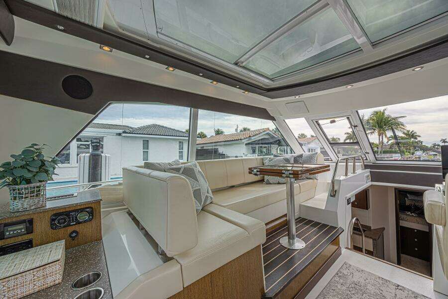 2012 Cruisers Yachts 48 Cantius