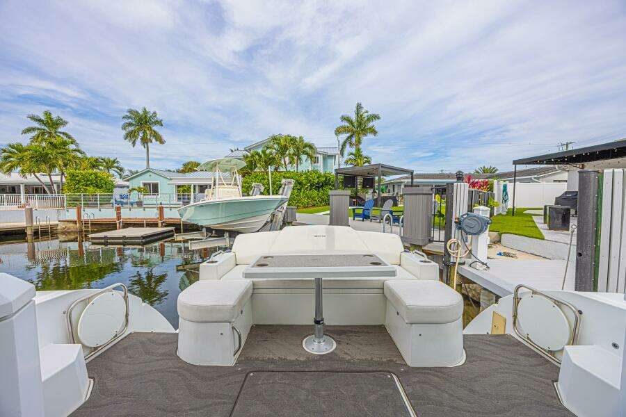 2012 Cruisers Yachts 48 Cantius