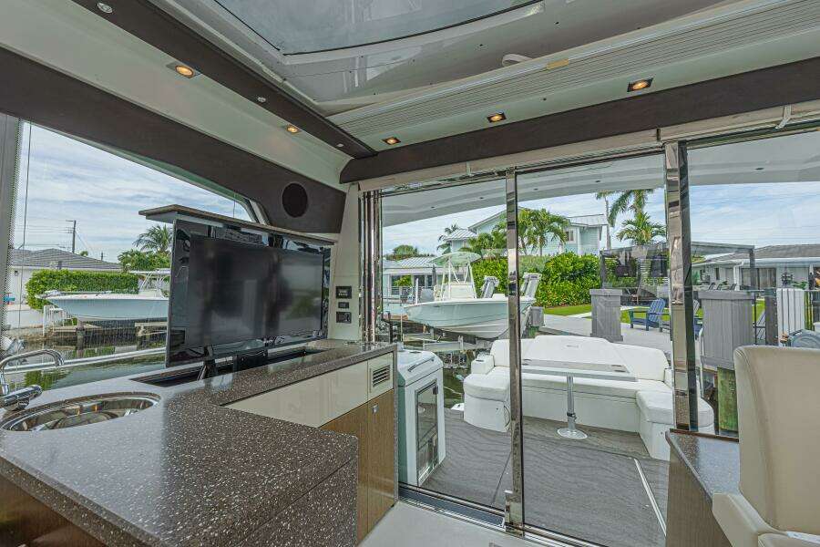 2012 Cruisers Yachts 48 Cantius