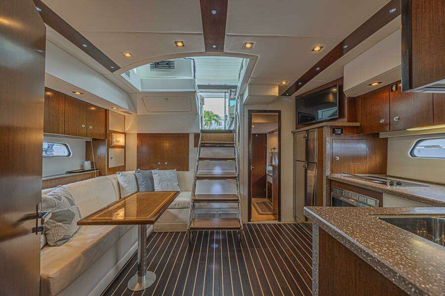 2012 Cruisers Yachts 48 Cantius