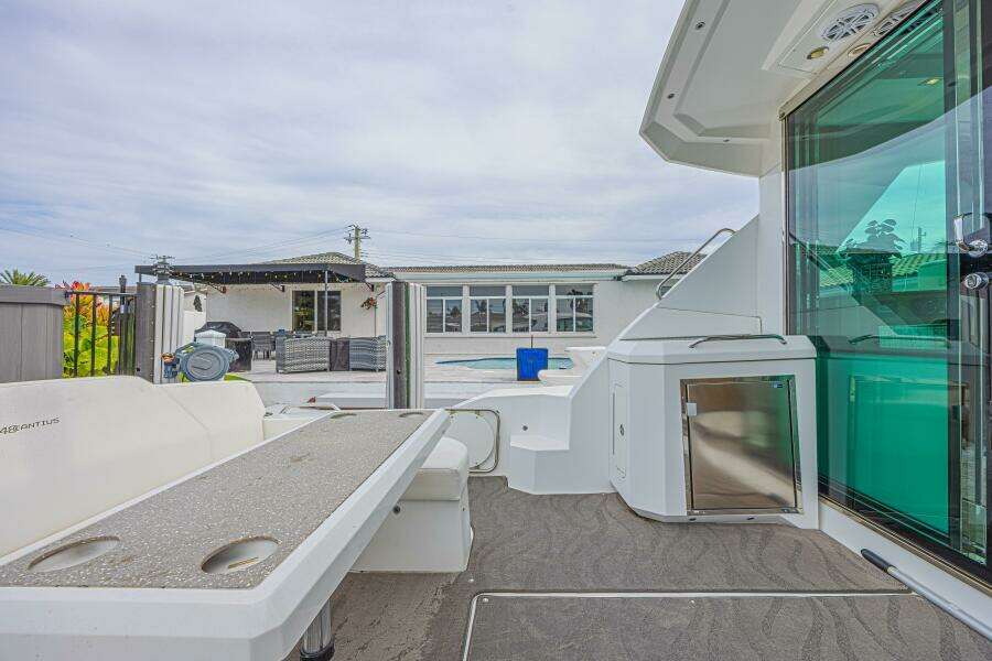 2012 Cruisers Yachts 48 Cantius