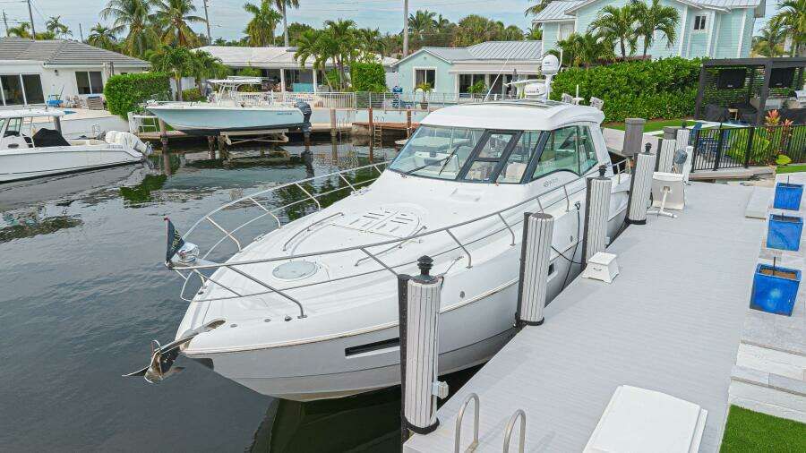 2012 Cruisers Yachts 48 Cantius