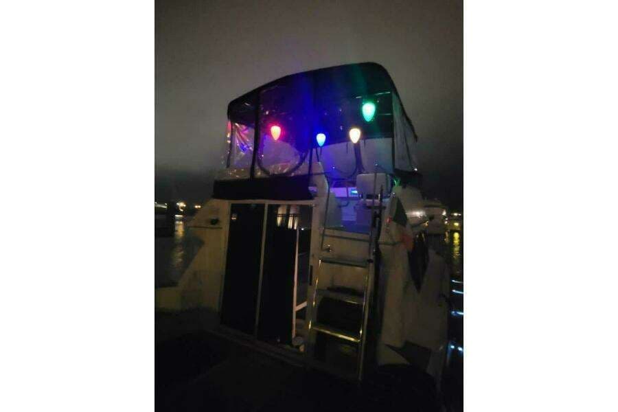 1996 Carver 320 Voyager