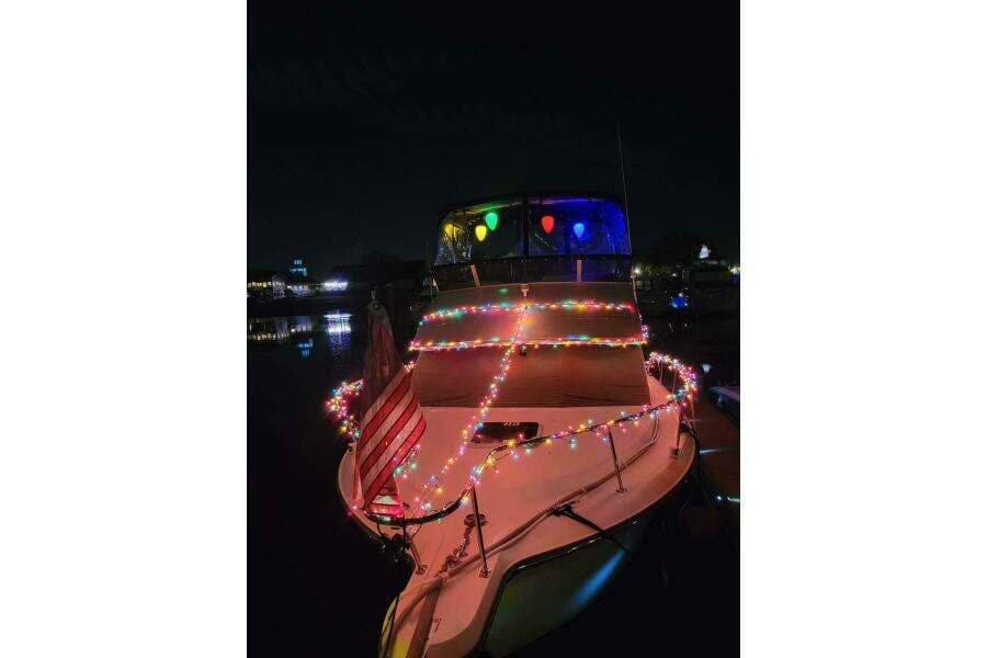 1996 Carver 320 Voyager