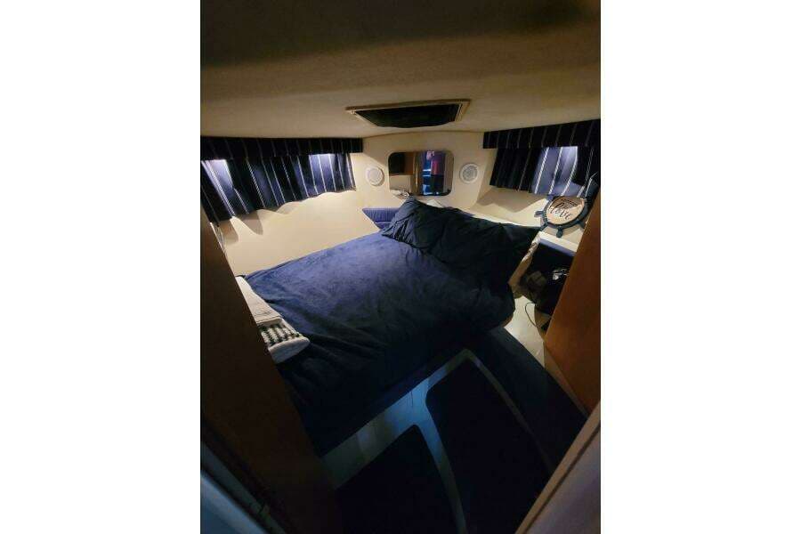 1996 Carver 320 Voyager