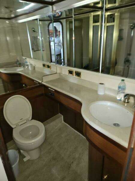 2003 Johnson Flybridge