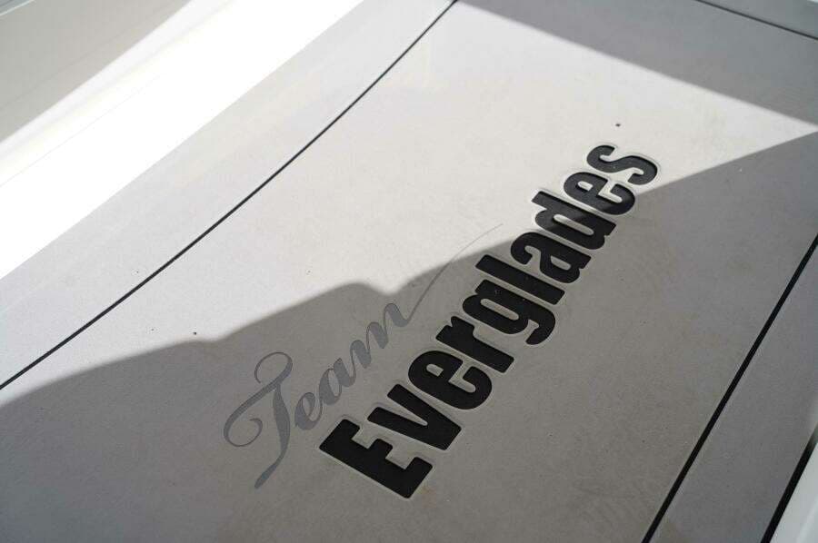 2017 Everglades 355CCX