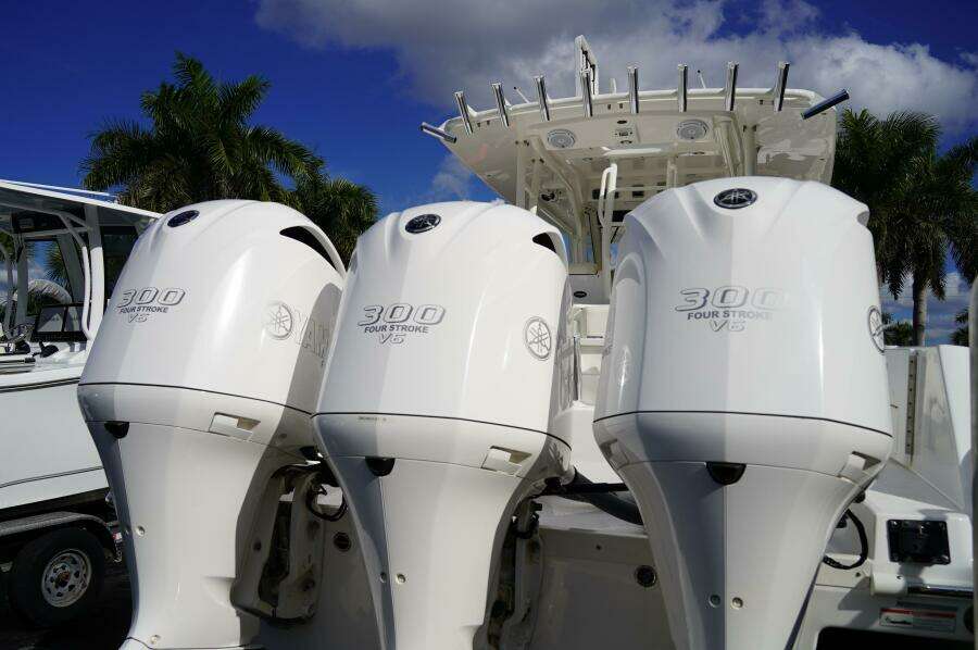 2017 Everglades 355CCX