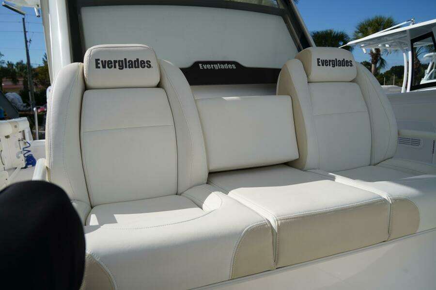 2017 Everglades 355CCX
