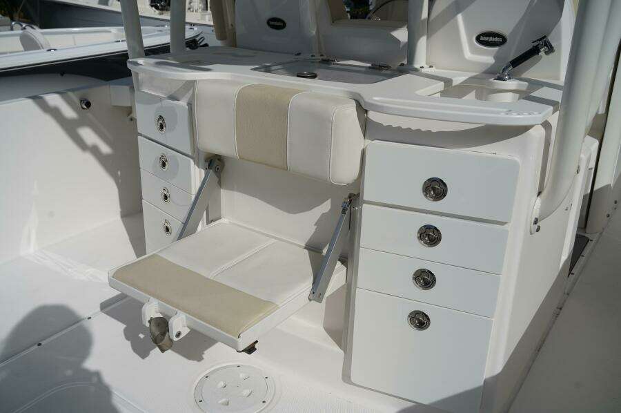 2017 Everglades 355CCX