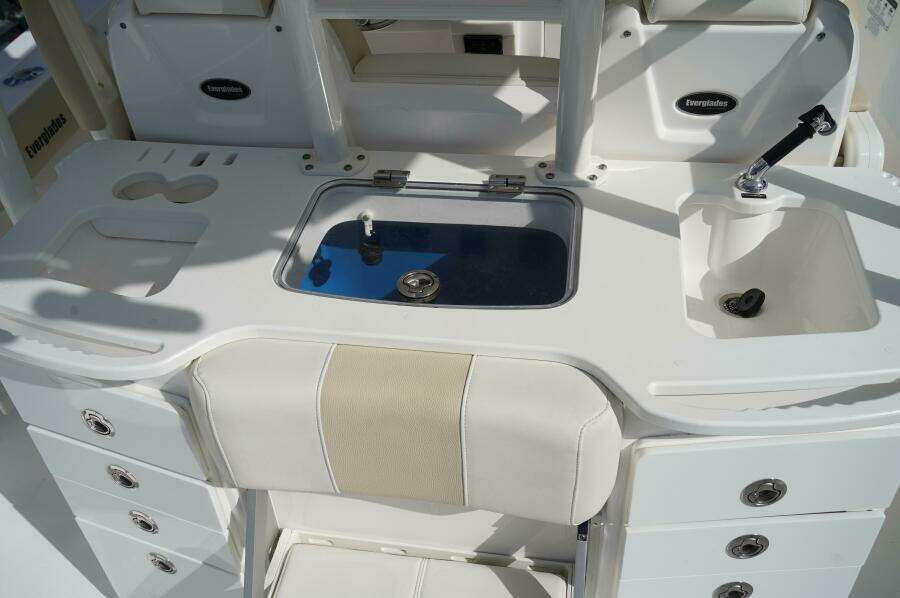 2017 Everglades 355CCX