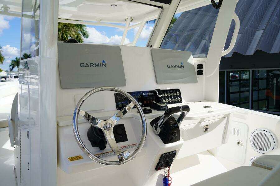 2017 Everglades 355CCX