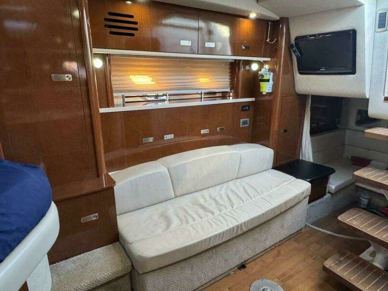 2011 Sea Ray 330 Sundancer