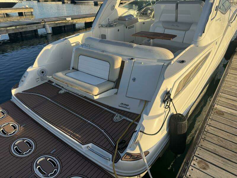 2011 Sea Ray 330 Sundancer