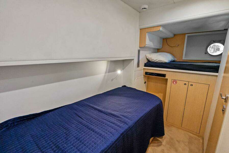 2019 Ferretti Yachts 780