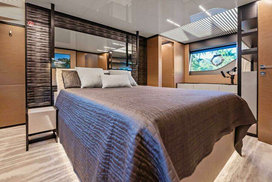 2019 Ferretti Yachts 780