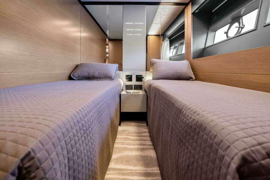 2019 Ferretti Yachts 780