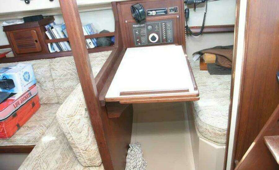 1986 Island Packet 31