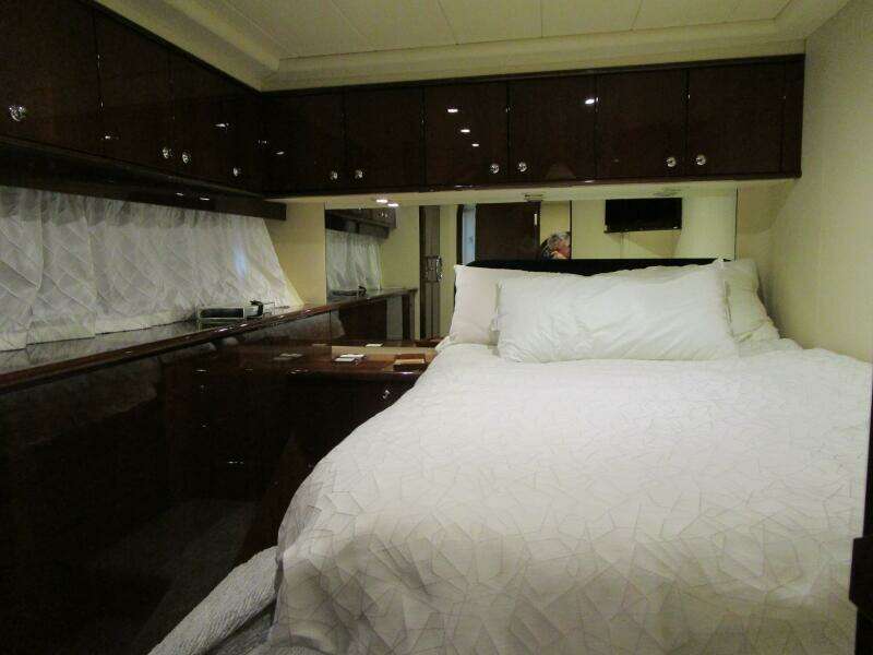 Mid Guest Cabin Outboard