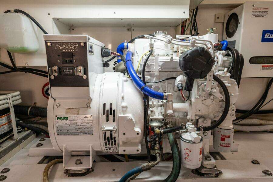 2001 Post 42 Convertible