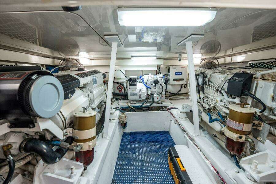 2001 Post 42 Convertible