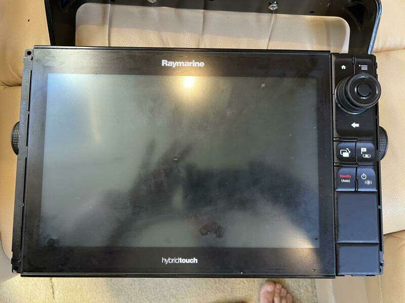 2004 Cruisers Yachts 