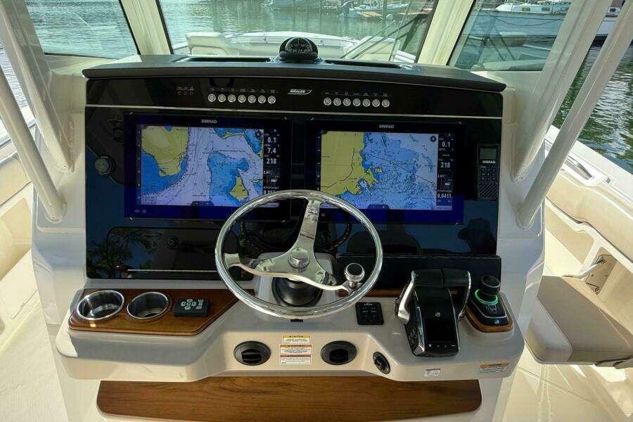2023 Boston Whaler 360 Outrage