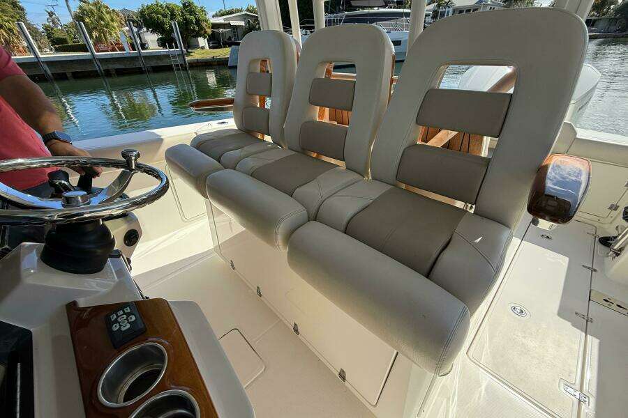 2023 Boston Whaler 360 Outrage