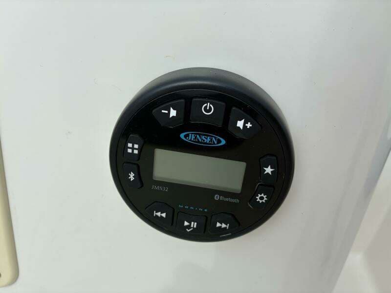 2023 Bayliner 180XL Element